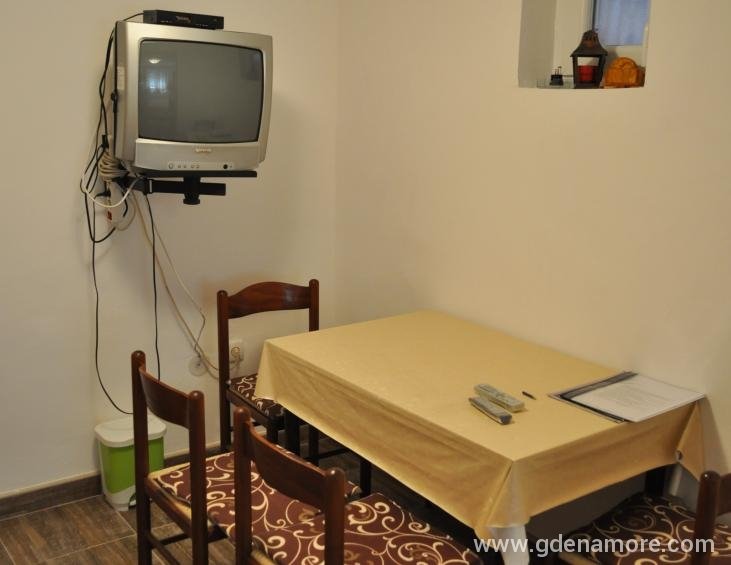 06.TRpezarija Tv Apartman br.1